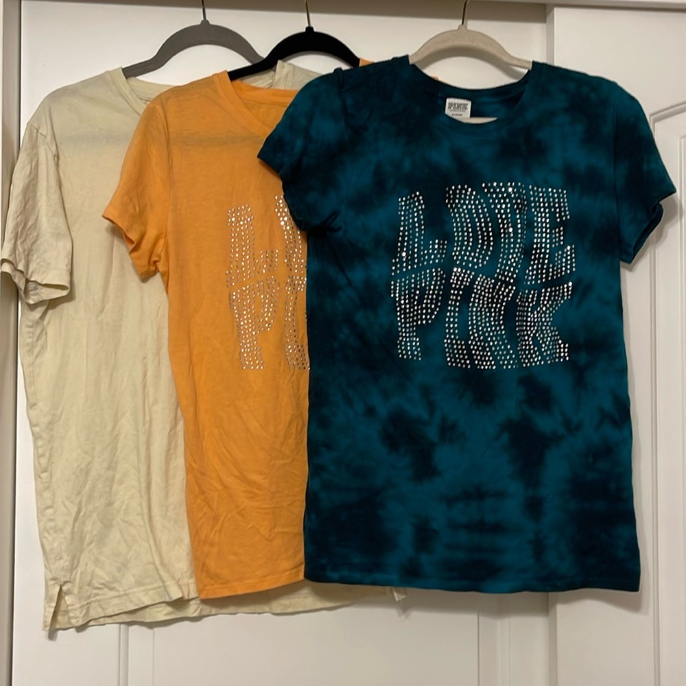 VS pink shirts size M